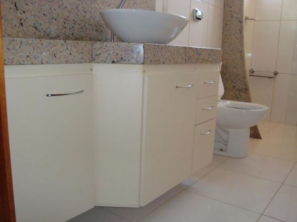 Armário de Banheiro
